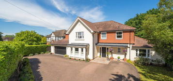 5 bed detached house for sale