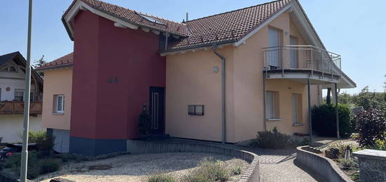 Moderne, sonnige 3 Zimmer-Wohnung mit Balkon und Garage