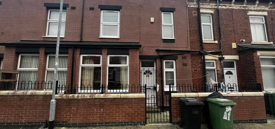 Terraced house to rent in Copperfield View, Leeds LS9