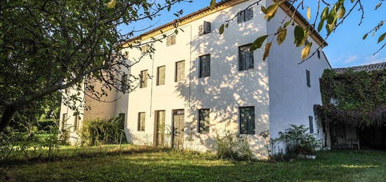 Rustico e casale in vendita in viale Chiesa