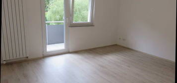 2 Zimmer-Wohnung mit EBK und Balkon