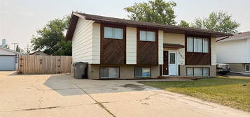 3705 W 57th Ave, Lloydminster, AB T9V 1Z5