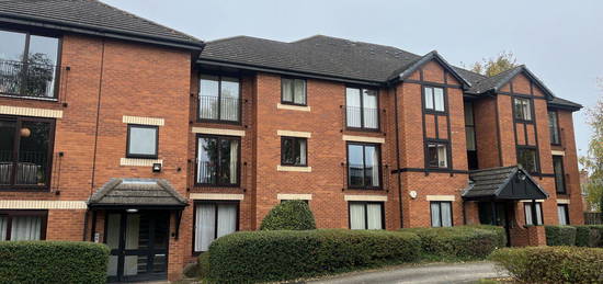 Flat to rent in Forest Drive, Harborne, Birmingham B17