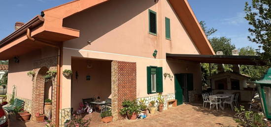 Villa unifamiliare via Santa Rosalia, Caltanissetta