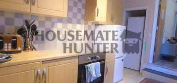 5 bed detached house to rent