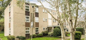 Flat to rent in Hepple Close, Isleworth TW7