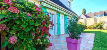 Maison soignée avec terrasses et jardin proche des commodités