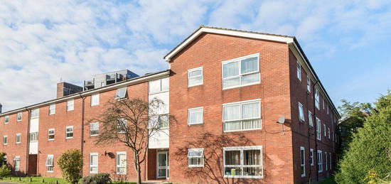 Flat for sale in Greenwood Close, Sidcup DA15