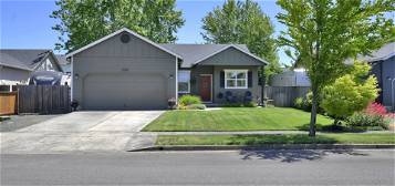 1247 Peets Ct, Eugene, OR 97402