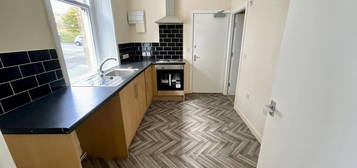 Flat to rent in 36 Willow Street, Accrington BB5