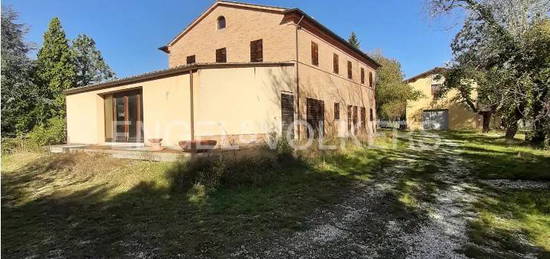 Casale, da ristrutturare, 820 m², Via Roma - Asse Sud, Jesi