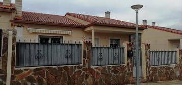 Casa o chalet en venta en Calle del Fresno, Espinosa de Henares - pueblo