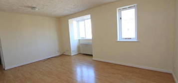 Flat to rent in Chandlers Drive, Erith DA8