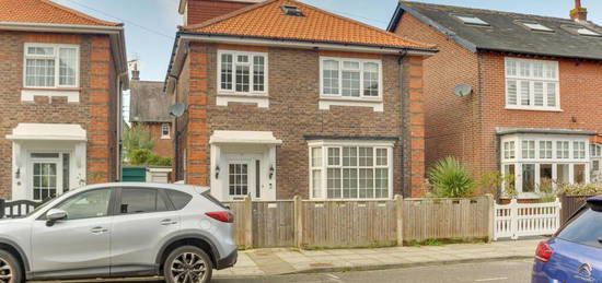 4 bedroom detached house