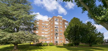 Flat for sale in Broom Park, Teddington TW11