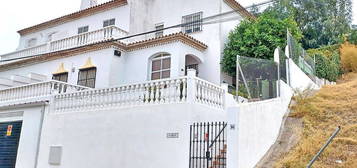 Chalet pareado en venta en calle los Álamos, 16