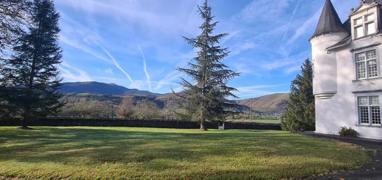 Jolie Manoir à Mauleon-Licharre