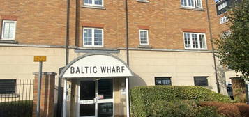 Flat to rent in Baltic Wharf, Clifton Marine Parade, Gravesend, Kent DA11