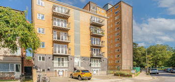 3 bedroom flat for sale