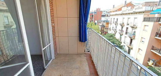 Piso en El Camp de l'Arpa del Clot, Barcelona