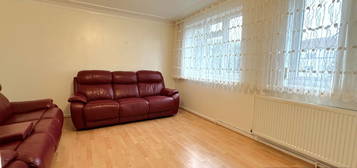 3 bed flat to rent