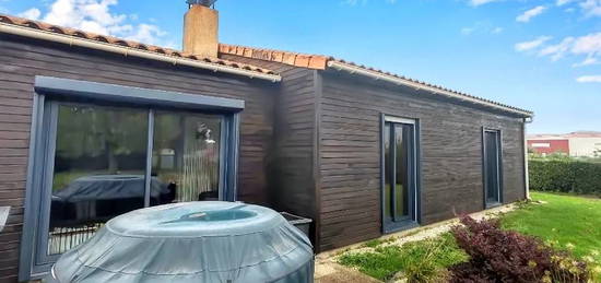 Maison en bois de 155m2 sur terrain 3255m2