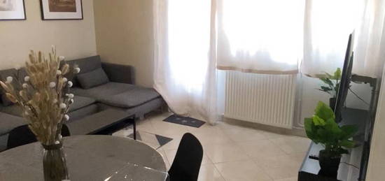 Appartement meublé  à louer, 4 pièces, 3 chambres, 65 m²