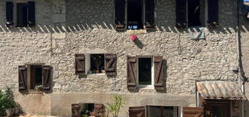 Maison de village en pierre