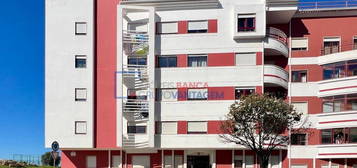 Apartamento T1 com 76 m2 em Algueirão-Mem Martins