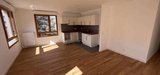 Appartement  à louer, 4 pièces, 3 chambres, 101 m²