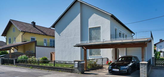 Gestalten Sie Ihr Paradies! Haus mit zwei Einheiten und großem Grundstück in beliebter Siedlungslage.