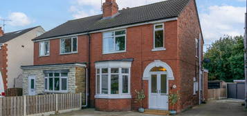 3 bed semi-detached house for sale