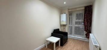 Flat to rent in Holloway Road, London N7