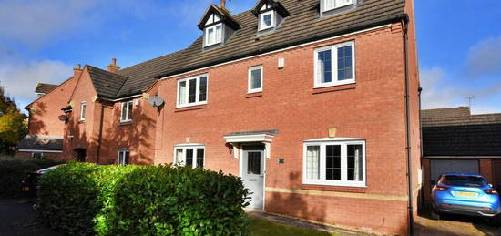 5 bedroom link detached house for sale