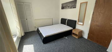 Shared accommodation to rent in Fleet Street, Sandfields, Swansea SA1