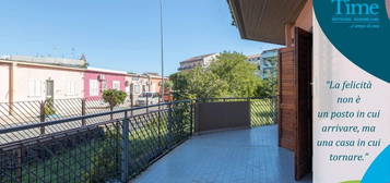 Bilocale sul mare con balcone terrazzato - Mascali