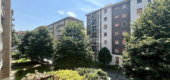 LUMINOSO MONOLOCALE CON CUCINA ABITABILE E BALCONE