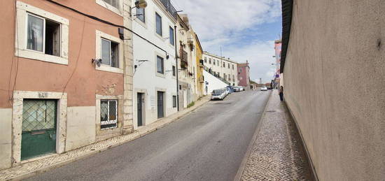 Apartamento T1, totalmente remodelado, 2º andar Calçada Santa Apolónia