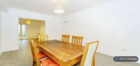 3 bedroom terraced house