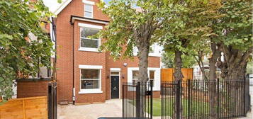 4 bed detached house to rent