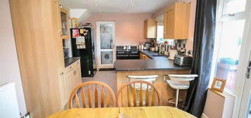 3 bed detached house to rent