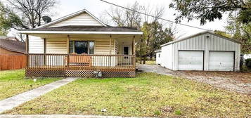 214 W Mulberry St, Columbus, KS 66725