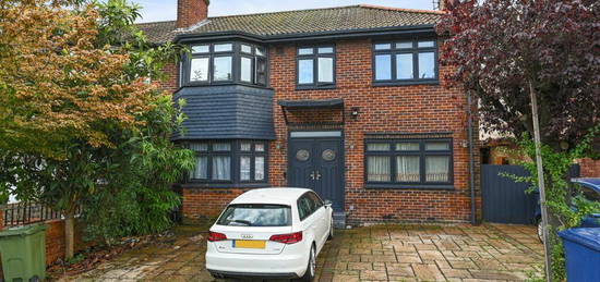 5 bedroom semi-detached house for sale