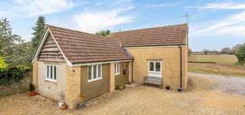 2 bedroom detached house