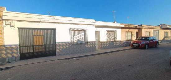 Chalet adosado en venta en calle Zurbano