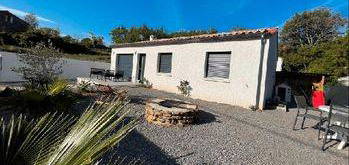 Maison plein pied avec garage, petite piscine, terrasse et jardin