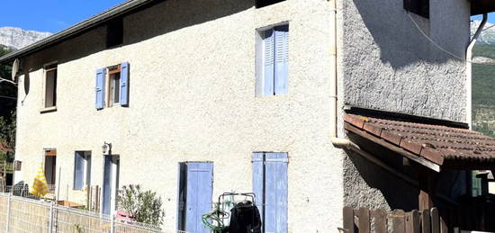 Ferme 2 étages  à vendre, 6 pièces, 4 chambres, 145 m²