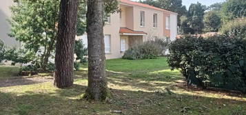 Studio avec terrasse et jardin