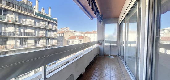 Marseille 13004 type 3 + terrasse en etage