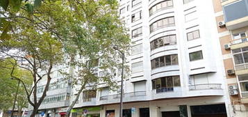 Apartamento T1, com estacionamento, para arrendar - Av. Brasil, Lisboa